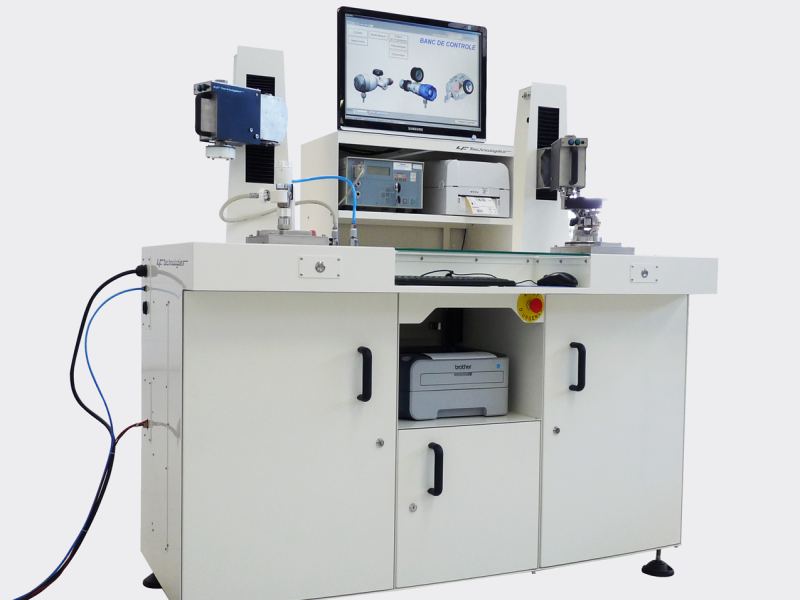 Control bench for medical pressure regulators and flowmeters