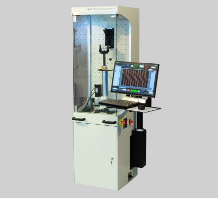 Tensile fatigue test bench