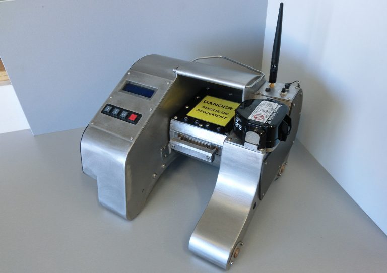 Peel testing machine for pipeline