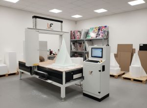 Machine-de-découpe-à-fils-abrasif-mouse-imprimerie-PLV