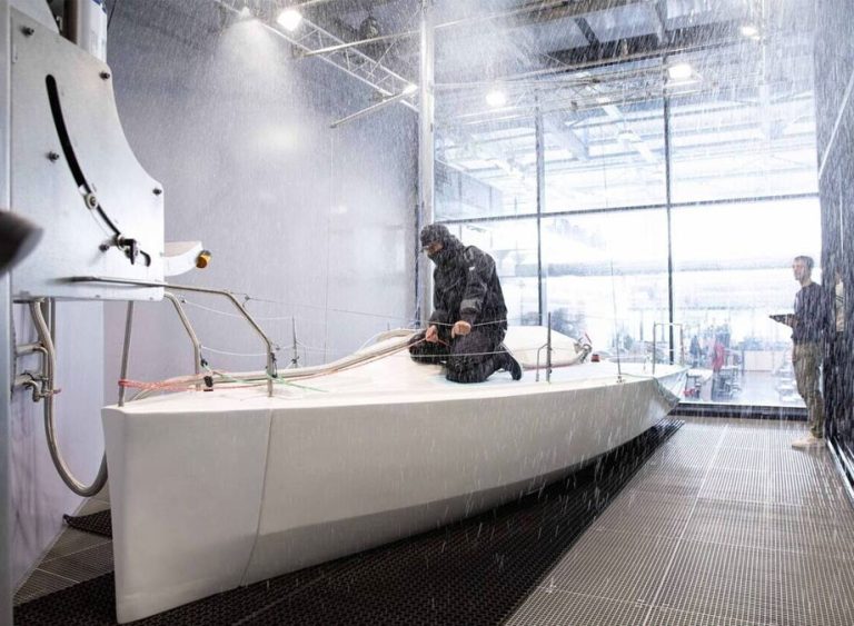 Rain and wave simulation chamber